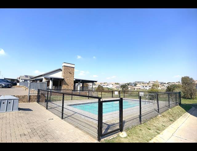 3 BEDROOM FREESTANDING FOR SALE IN KOSMOSDAL